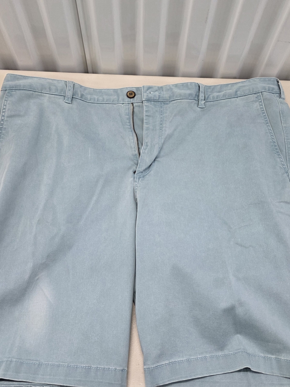 Tommy Bahama Chino Shorts Men's Size 42x10
